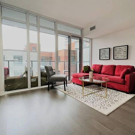 Gorgeous Downtown Condo Toronto Exterior photo