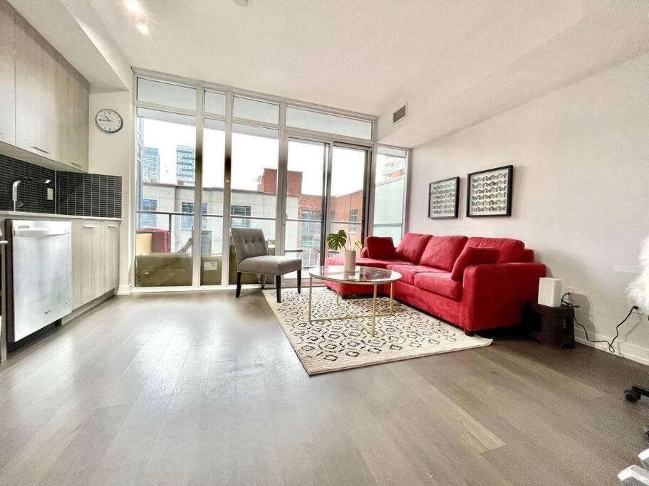Gorgeous Downtown Condo Toronto Exterior photo