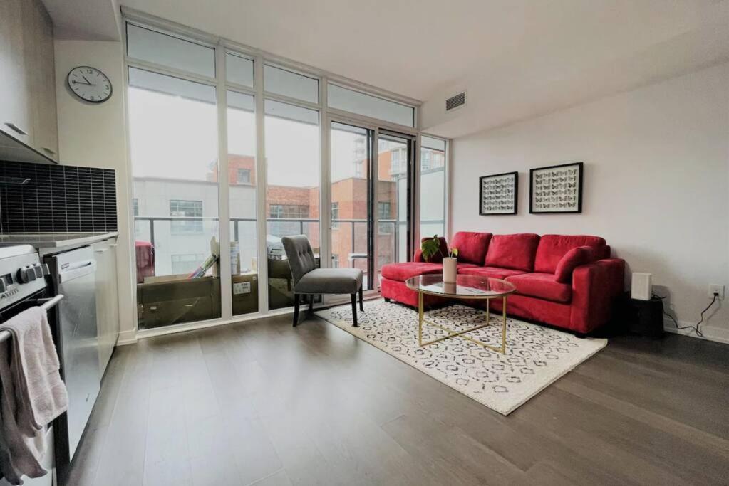 Gorgeous Downtown Condo Toronto Exterior photo