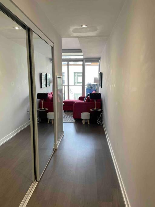 Gorgeous Downtown Condo Toronto Exterior photo